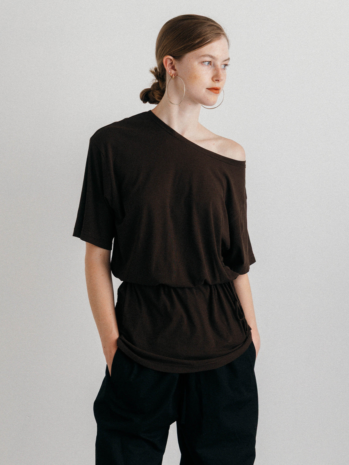 BROWSING CUT TOPS