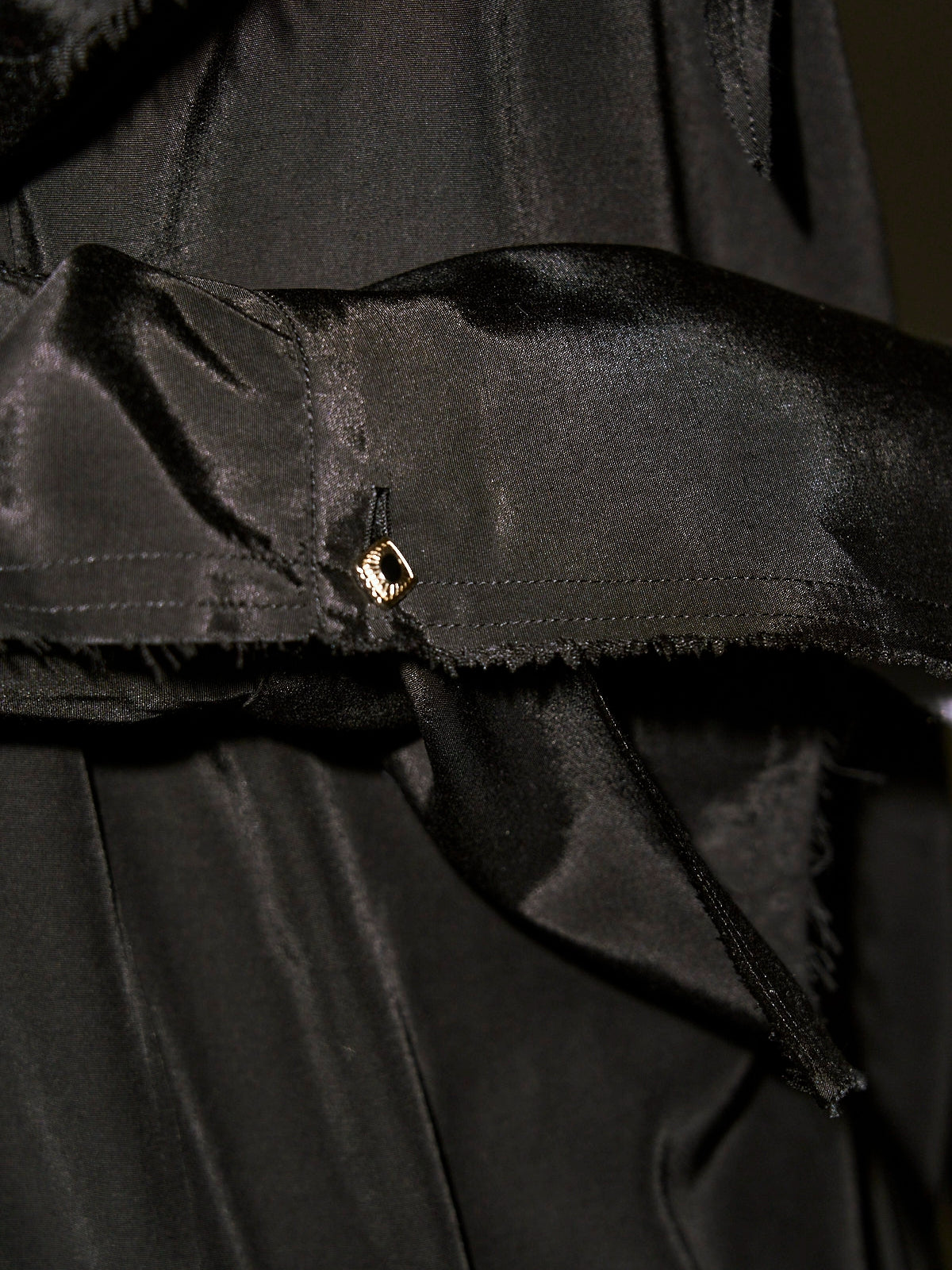 LUSTER SATIN FRILL SHIRT