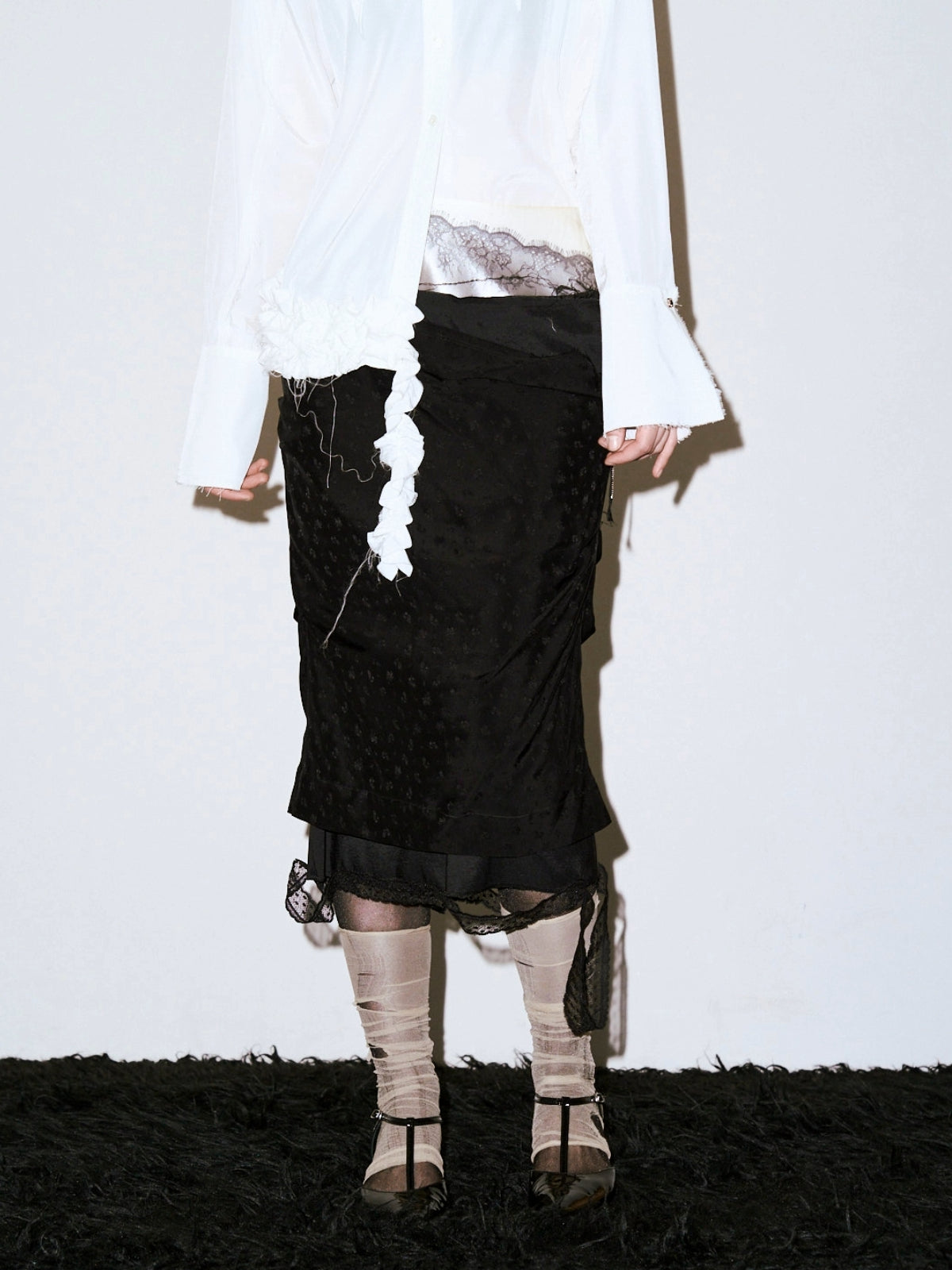 LAPPING LACE SKIRT