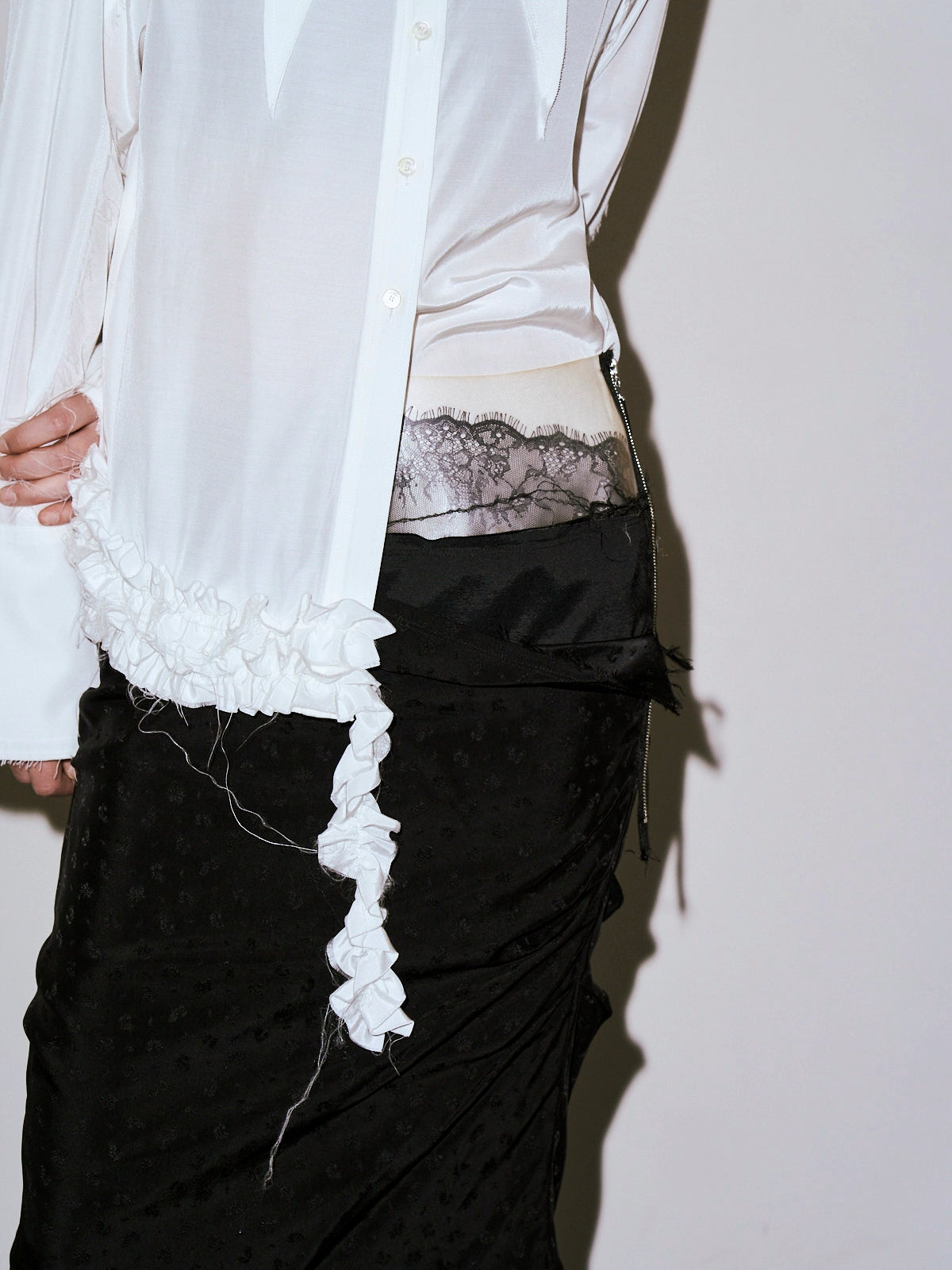 LAPPING LACE SKIRT