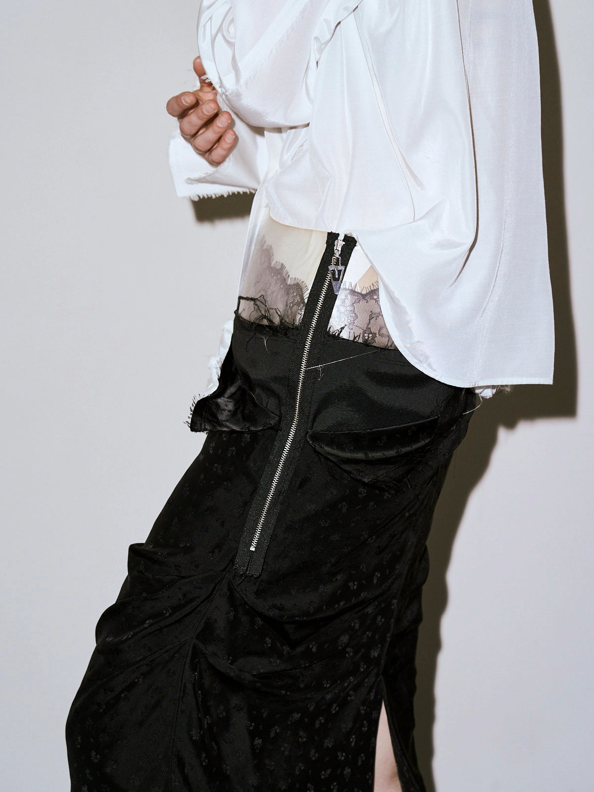 LAPPING LACE SKIRT