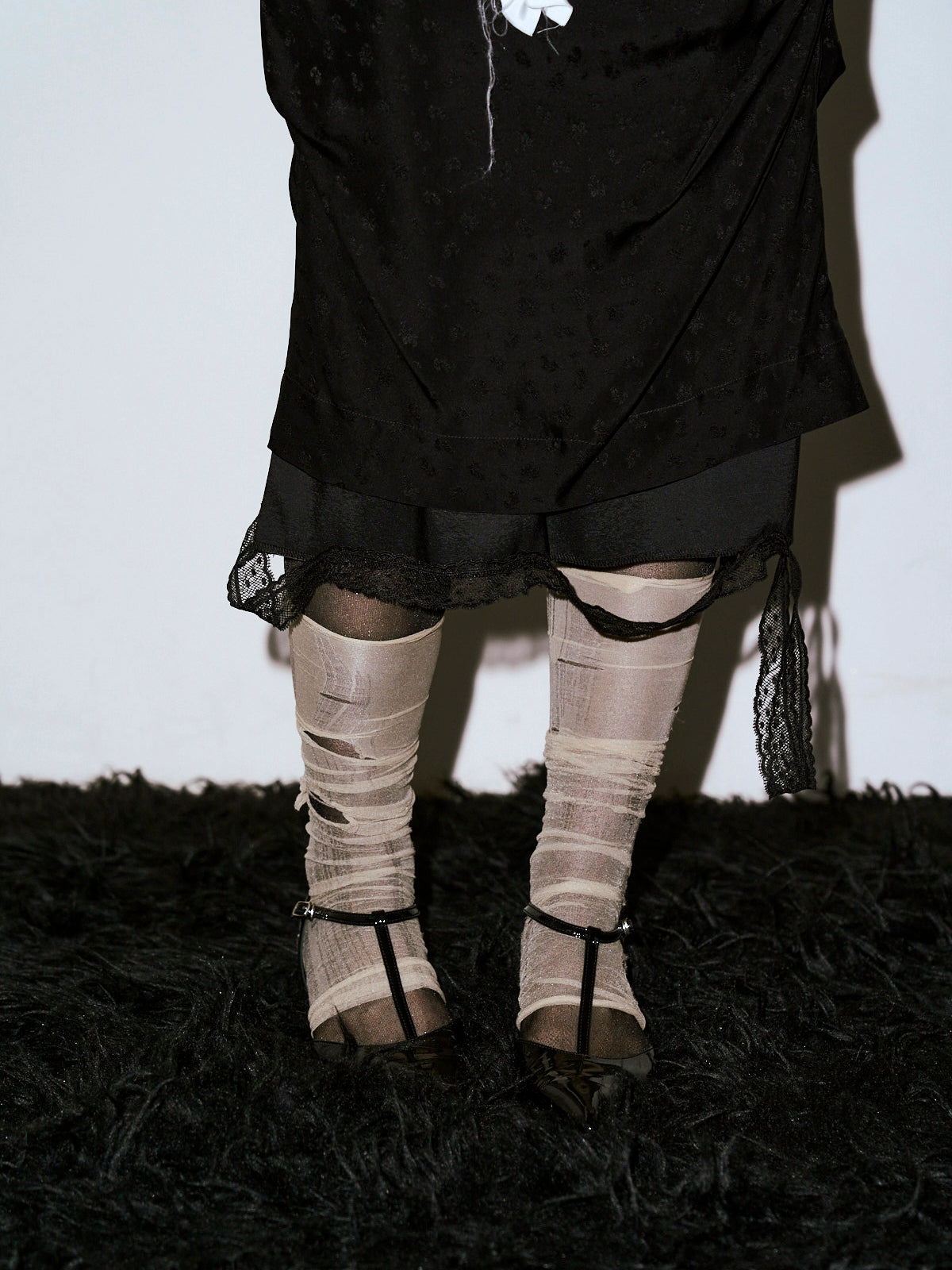 LAPPING LACE SKIRT