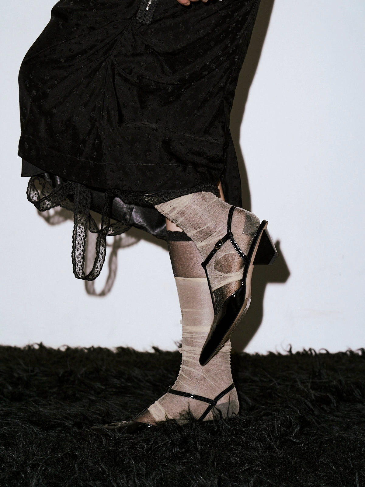 LAPPING LACE SKIRT