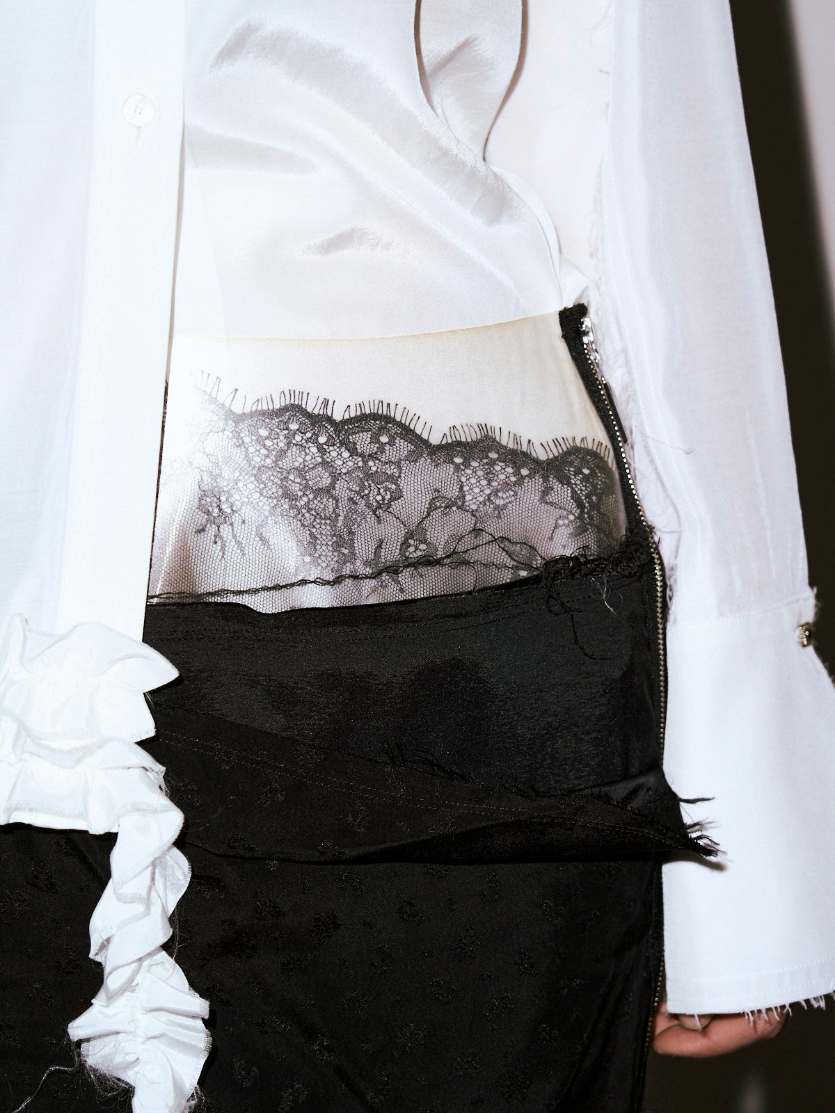 LAPPING LACE SKIRT