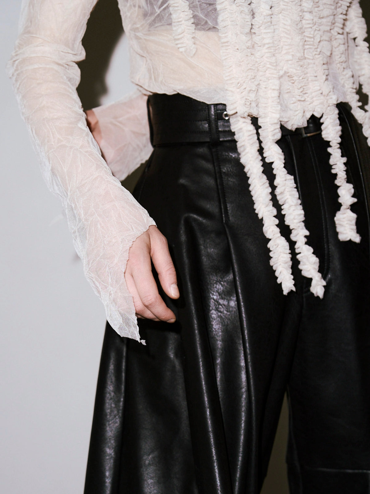 ETERNAL FRILL LONG TOPS