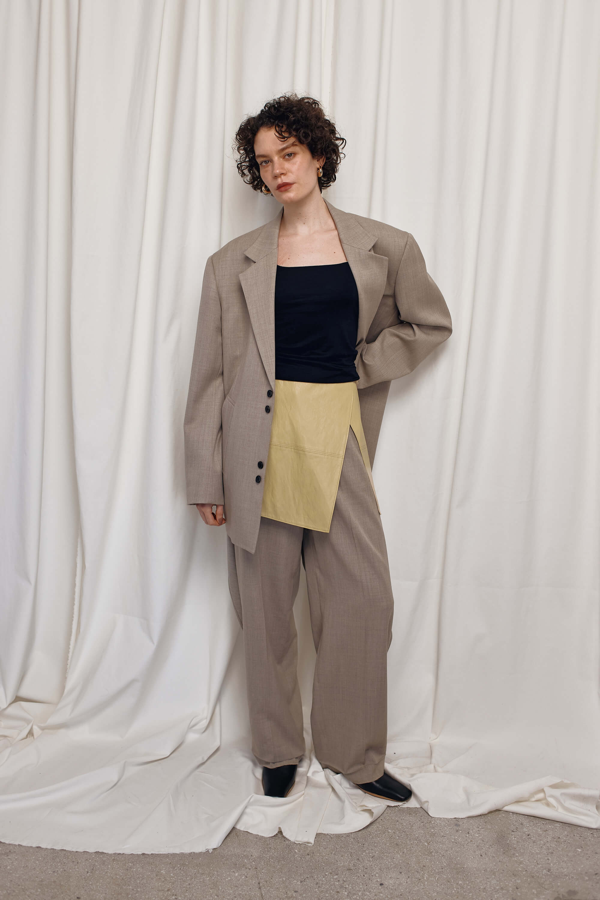 UNSTATE Look 02