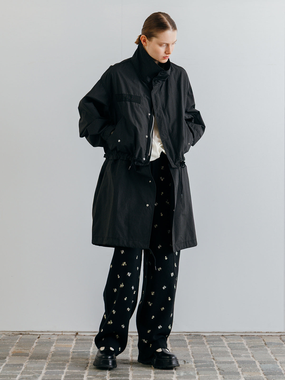 FLOWER EMBROIDERY KNIT PANTS