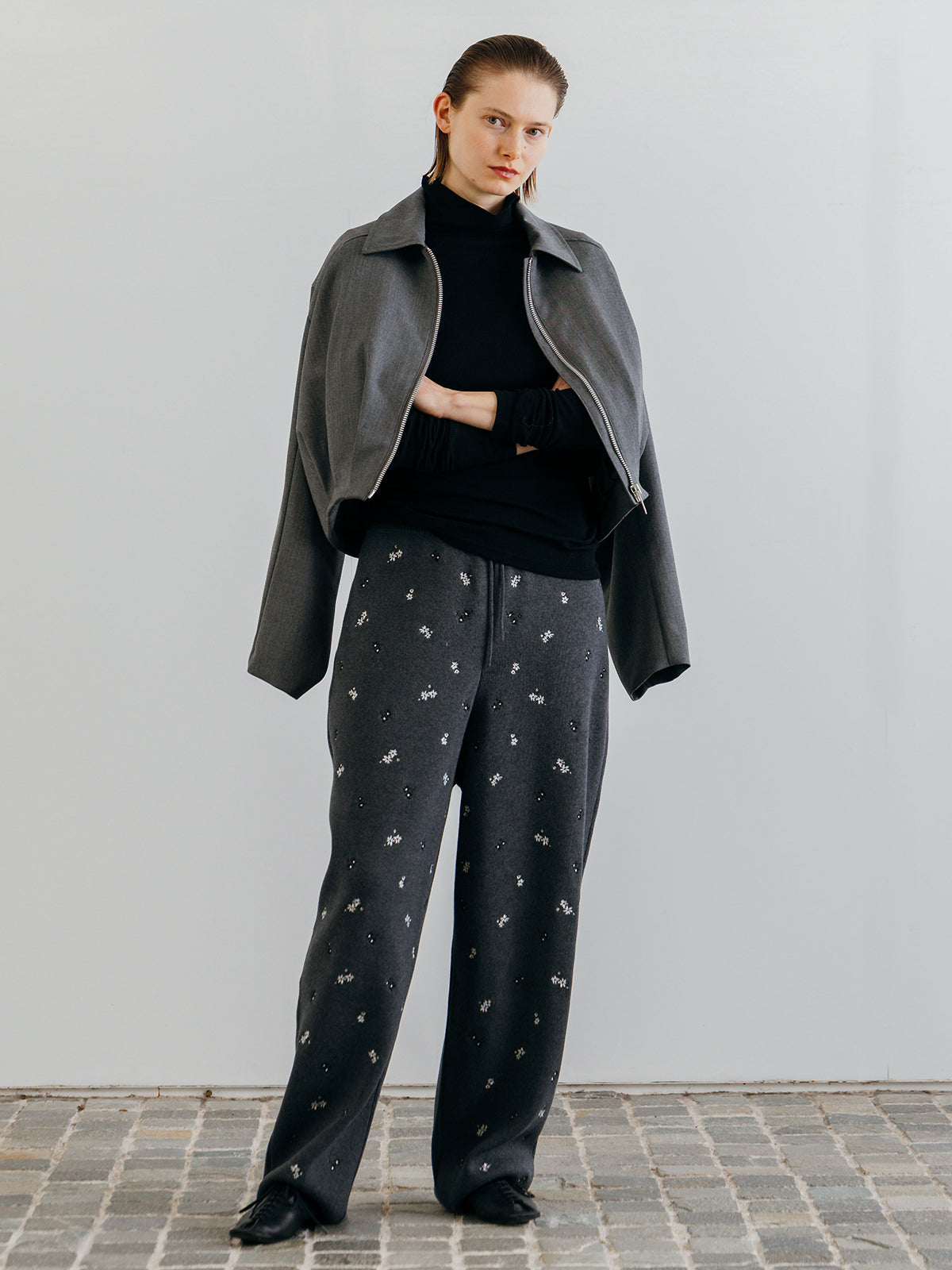 FLOWER EMBROIDERY KNIT PANTS