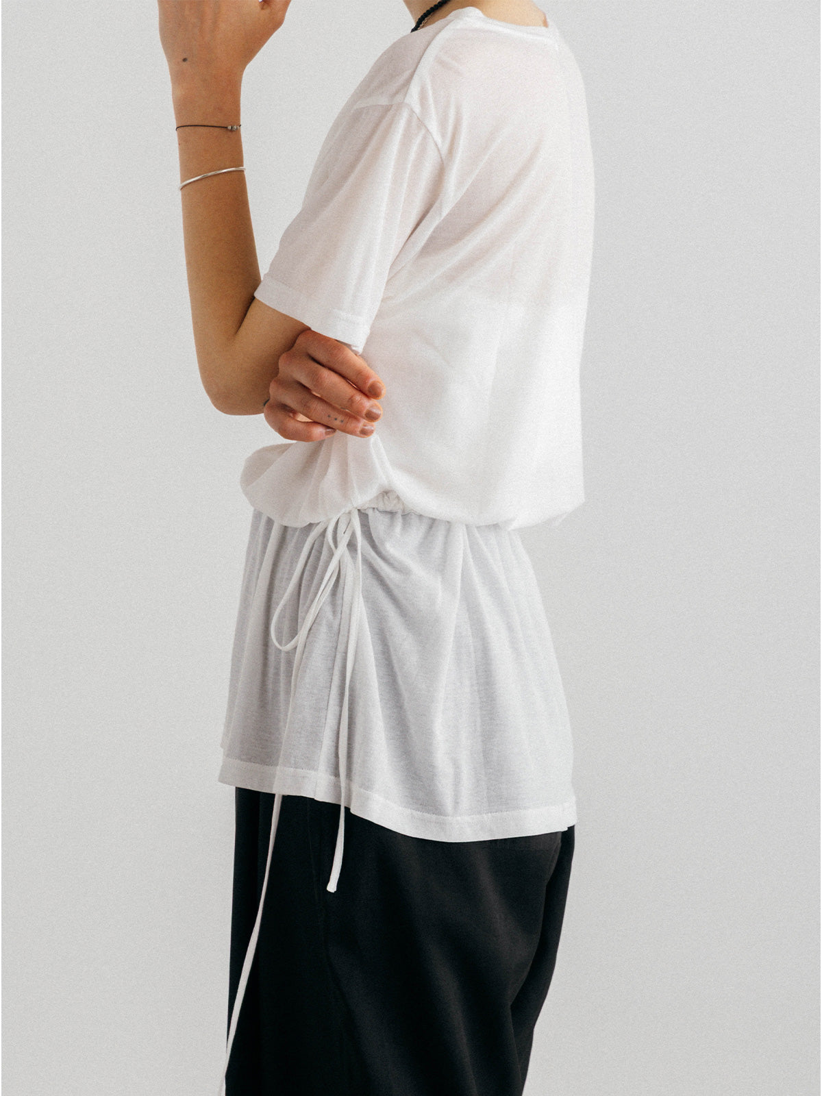 BROWSING CUT TOPS