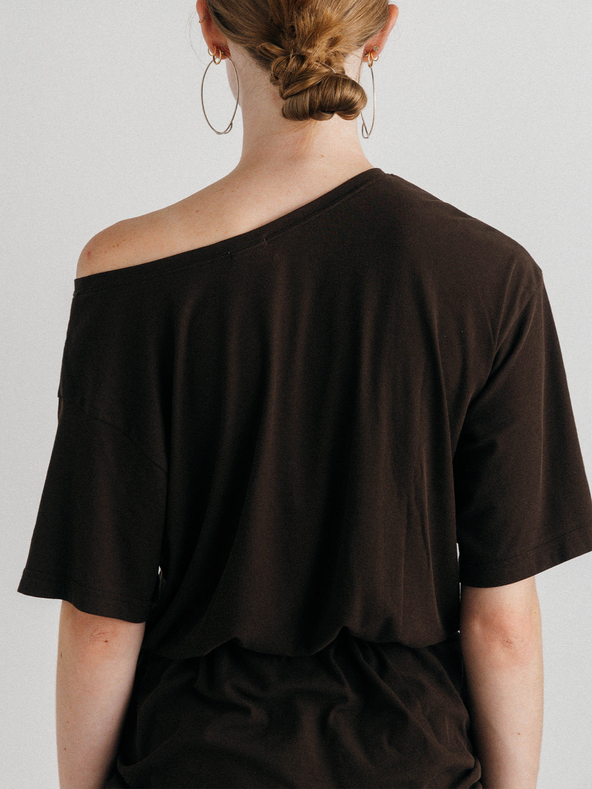 BROWSING CUT TOPS