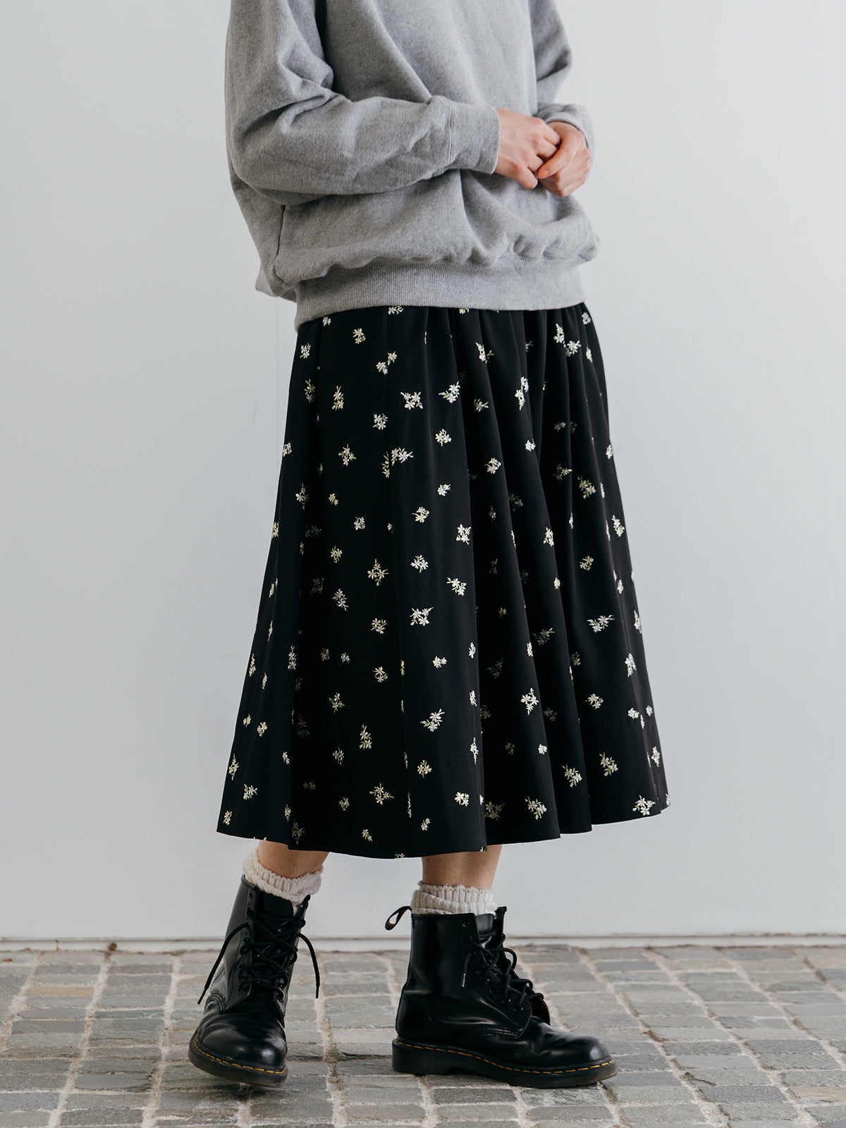 FLOWER EMBROIDERY SKIRT
