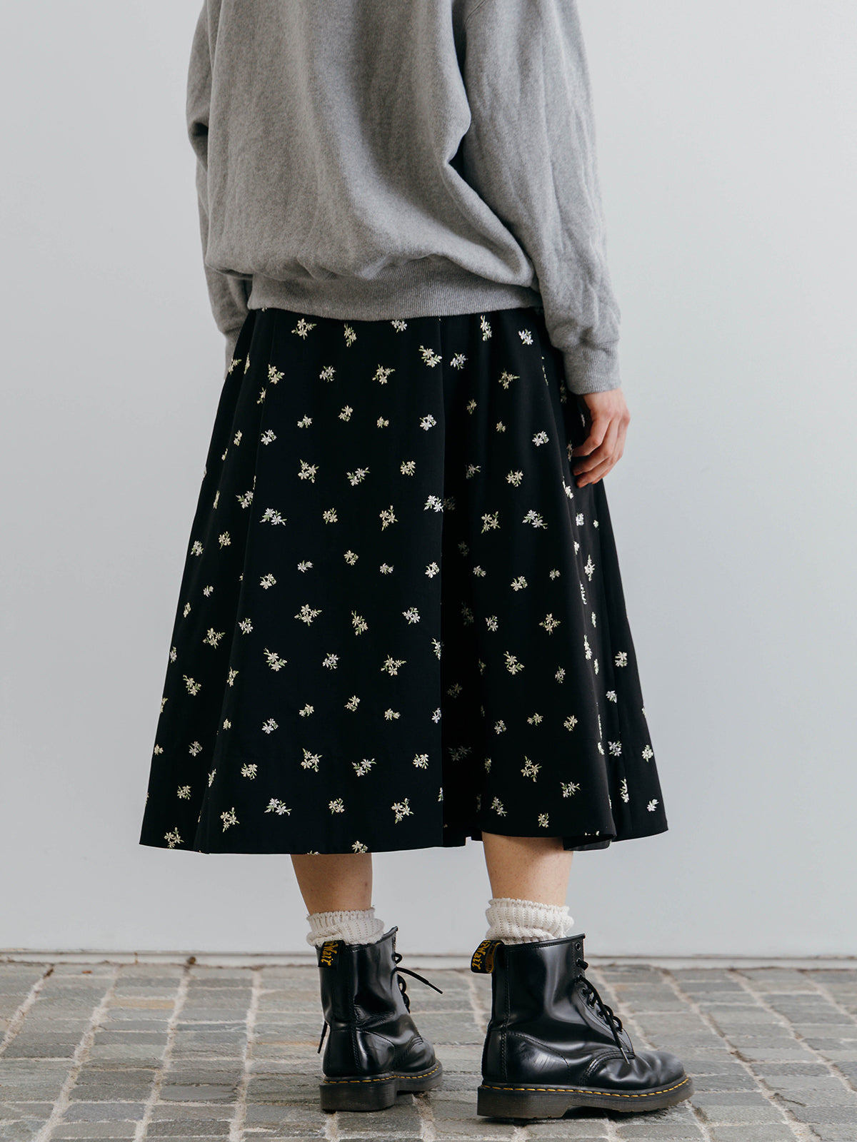 FLOWER EMBROIDERY SKIRT