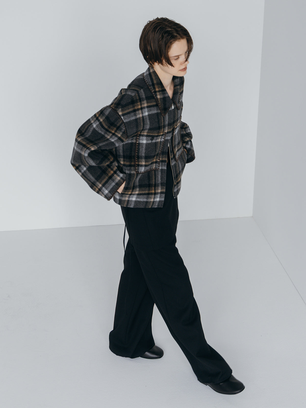 WOOL EMBROIDERY SHORT ZIP JACKET