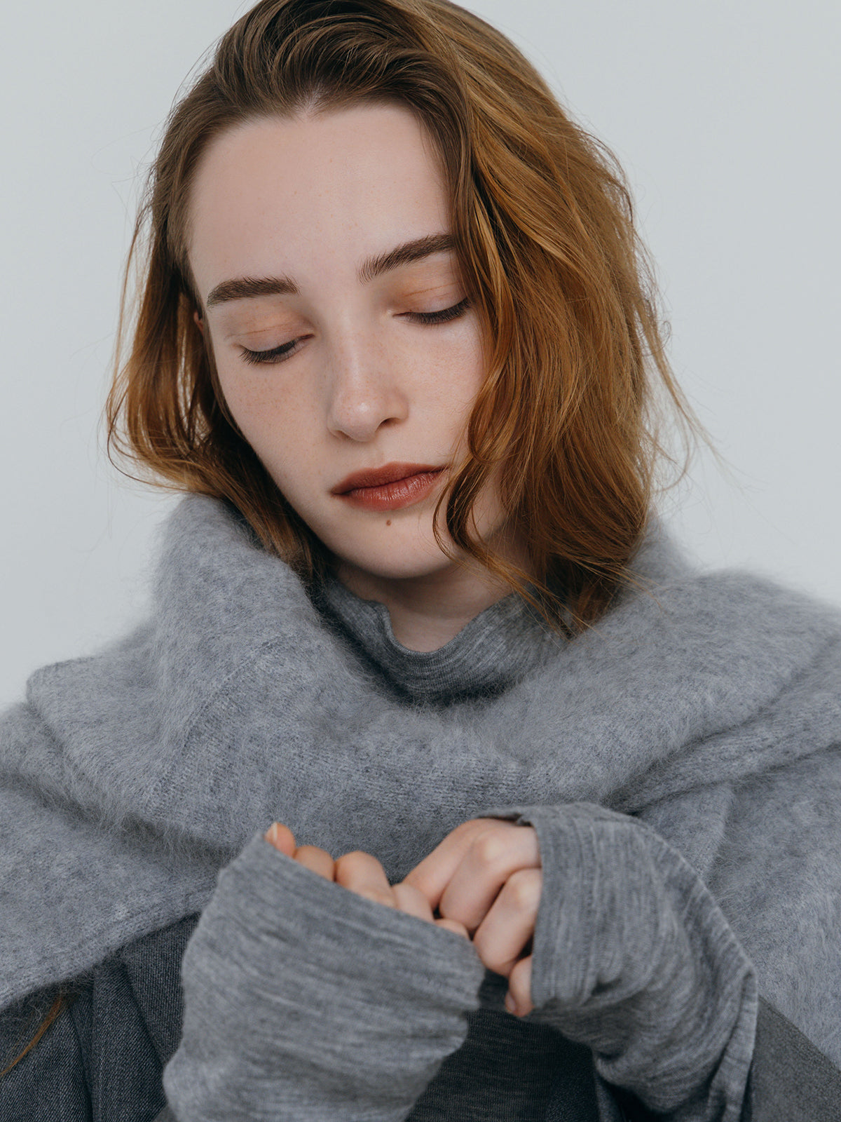 MINK FINISH CREW-NECK KNIT TOP