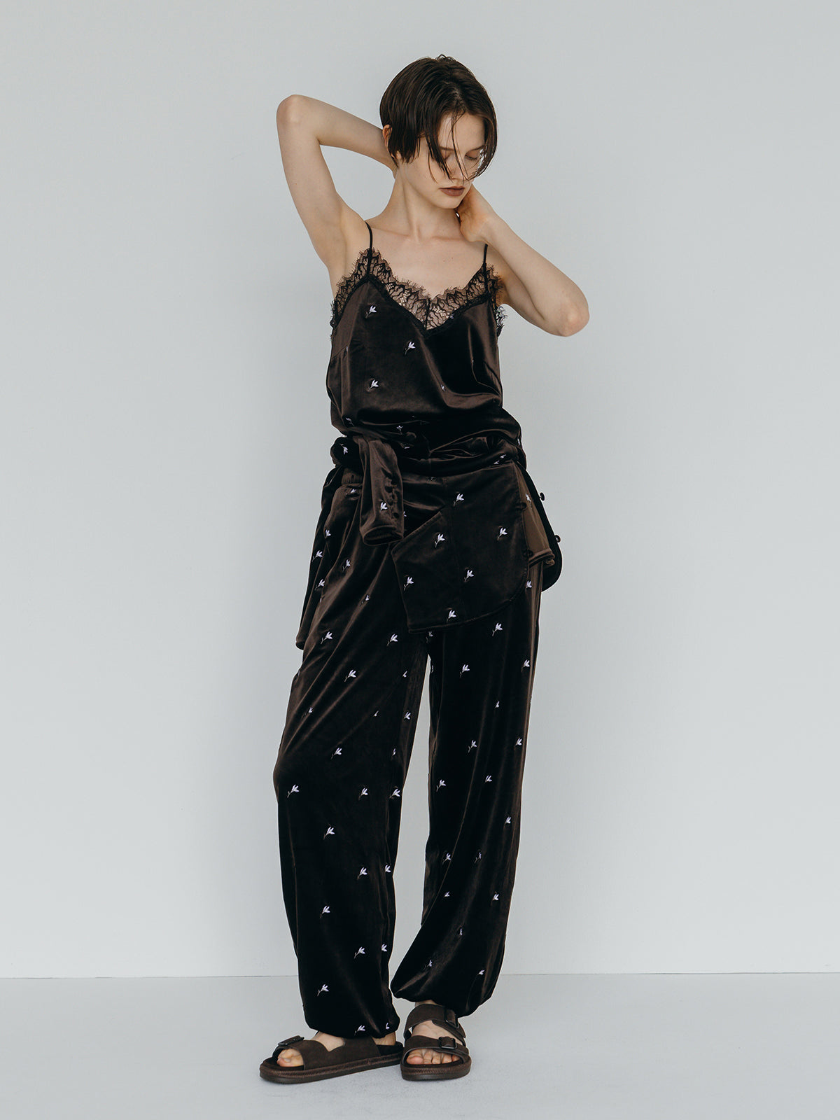 FLOWER EMBROIDERY VELOR CAMISOLE