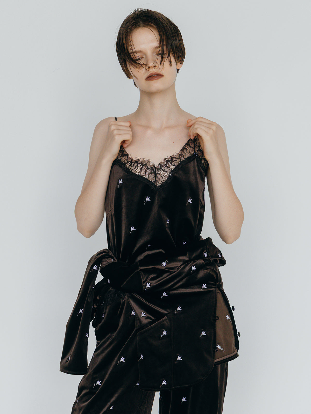 FLOWER EMBROIDERY VELOR CAMISOLE