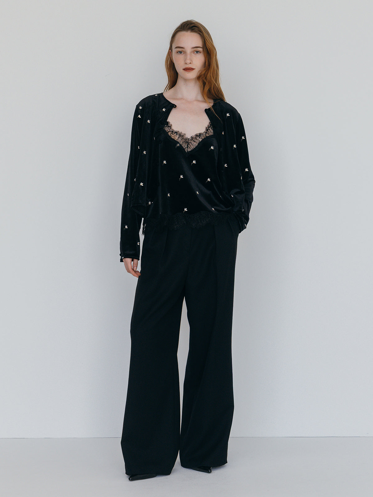 FLOWER EMBROIDERY VELOR TOPS