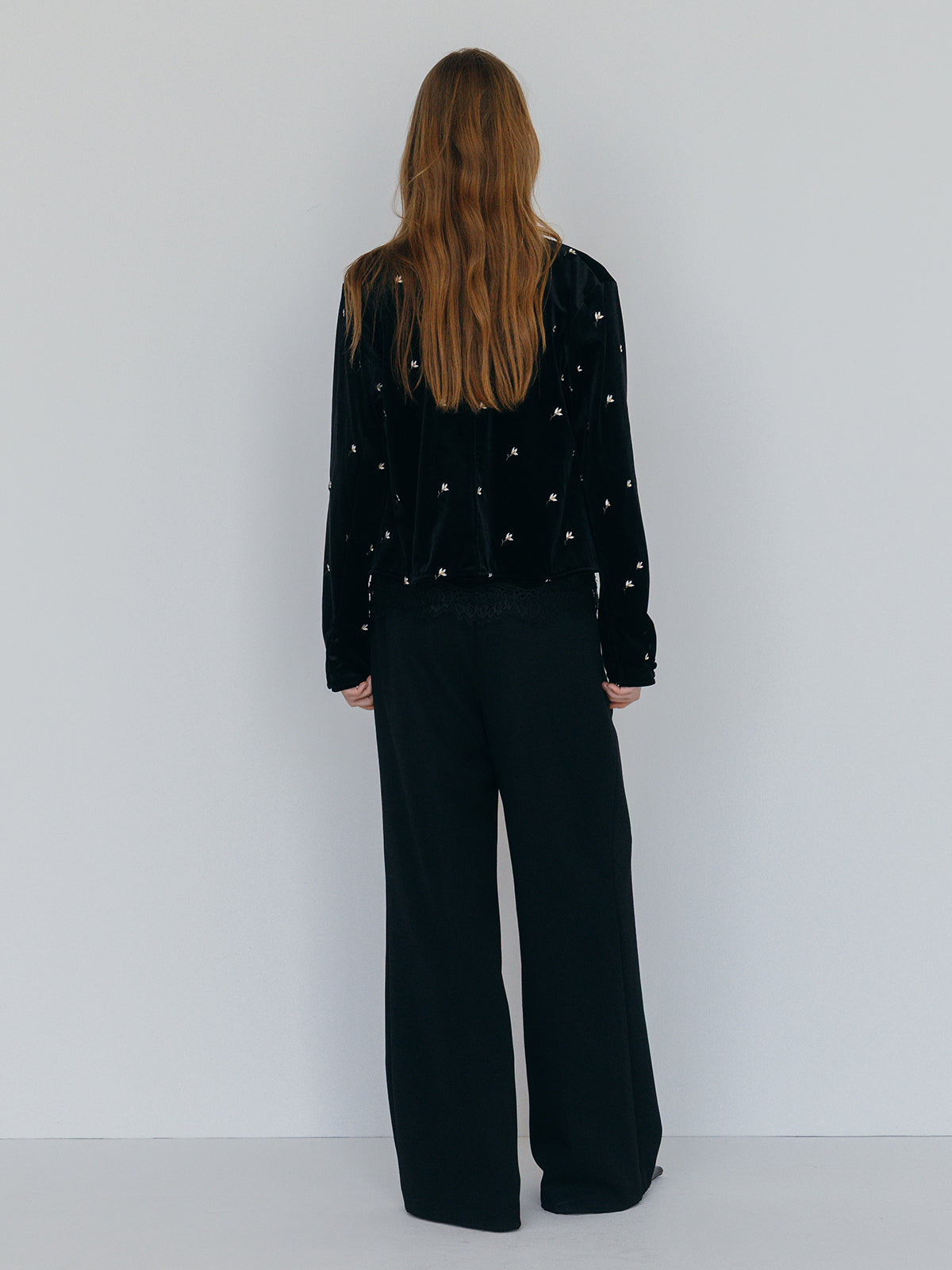 FLOWER EMBROIDERY VELOR TOPS