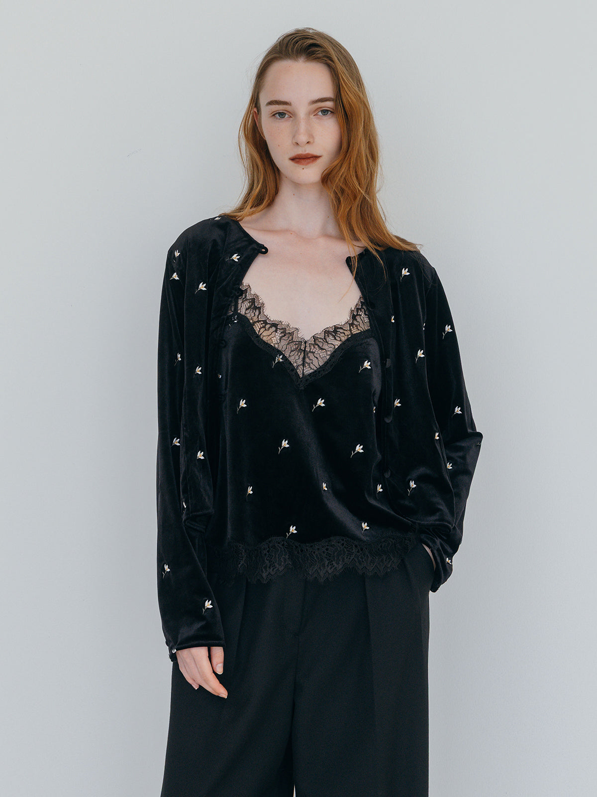 FLOWER EMBROIDERY VELOR TOPS