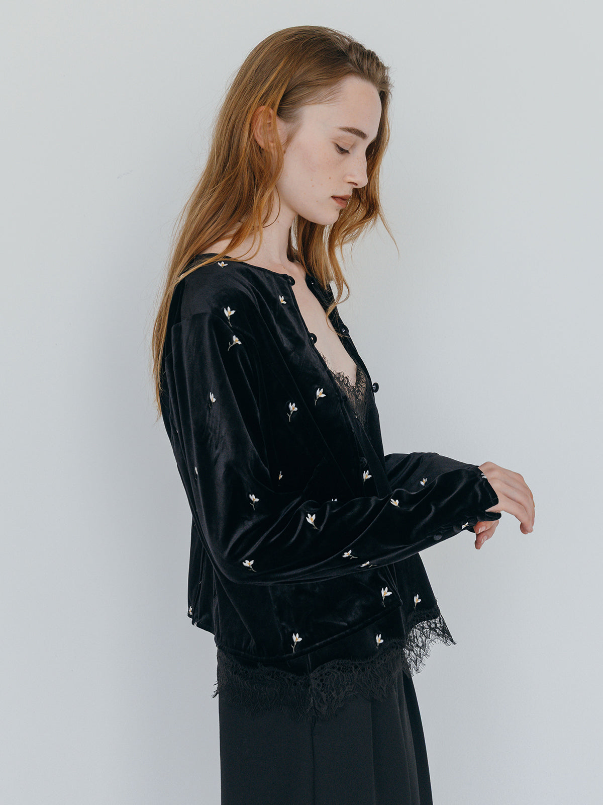 FLOWER EMBROIDERY VELOR TOPS