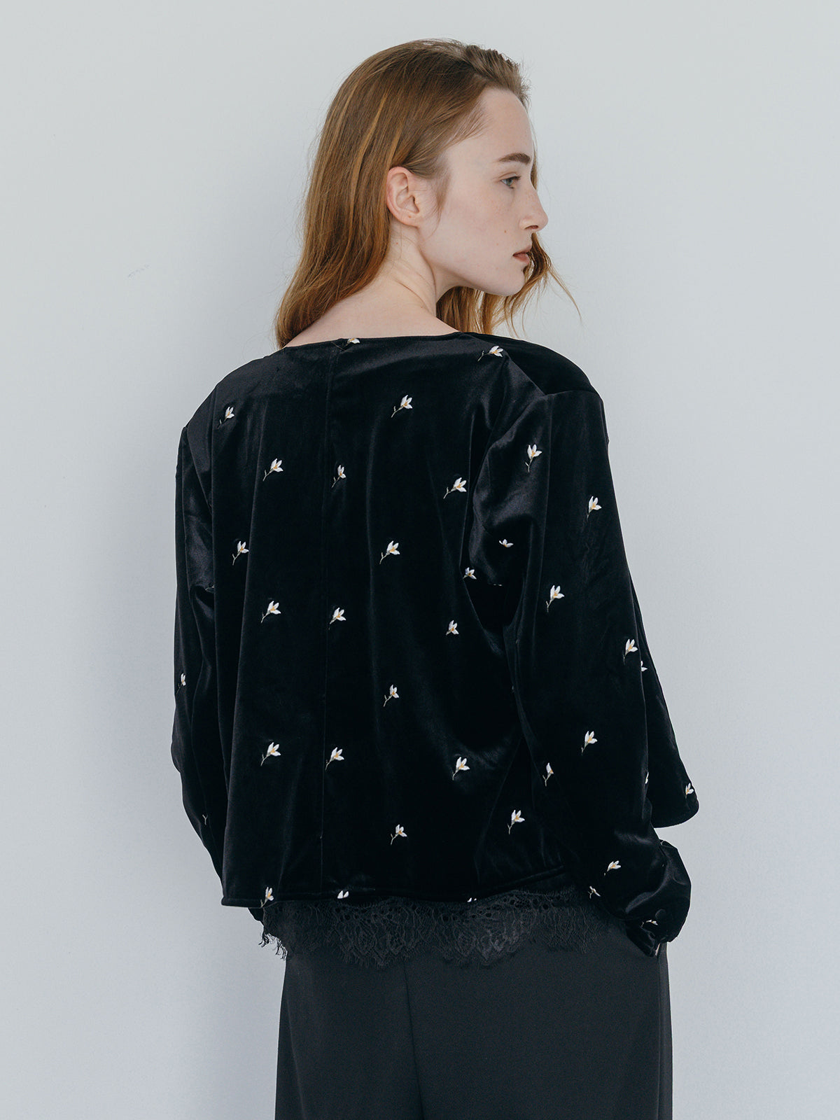 FLOWER EMBROIDERY VELOR TOPS