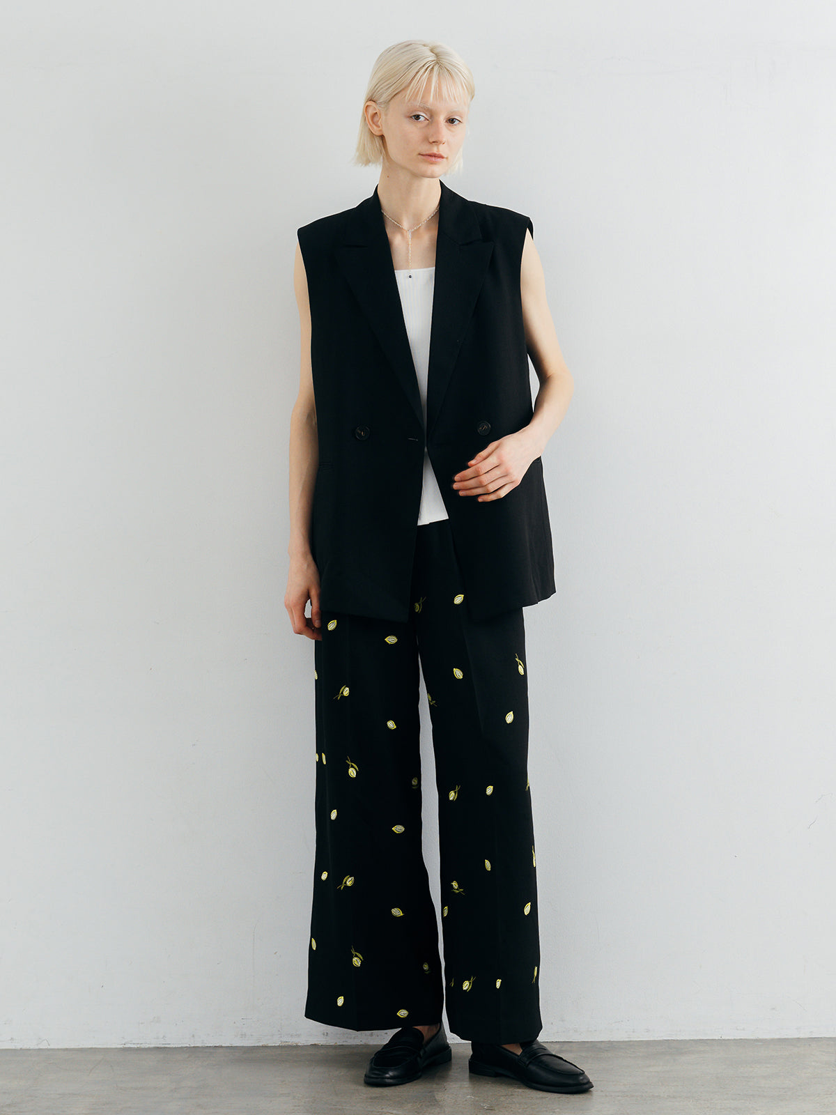 MOTIF EMBROIDERY PANTS