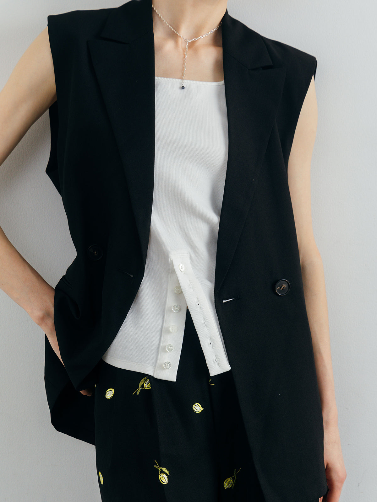 CUT TANK TOP