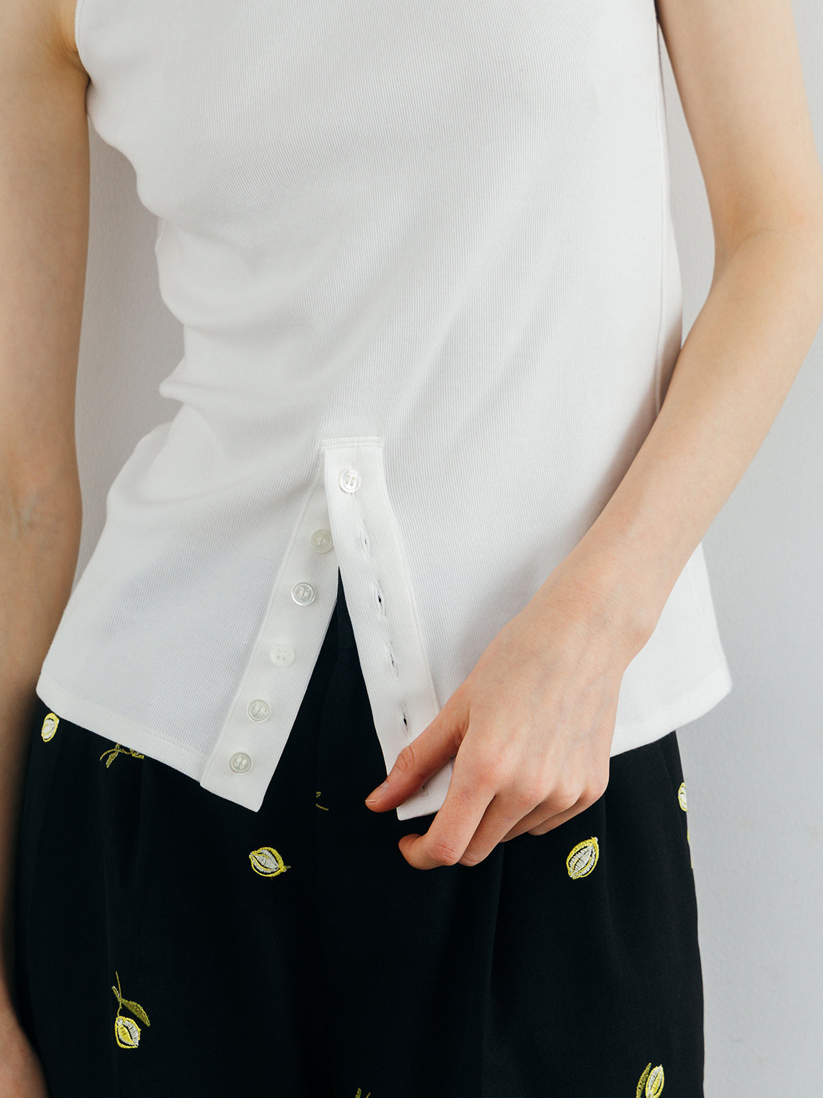 CUT TANK TOP