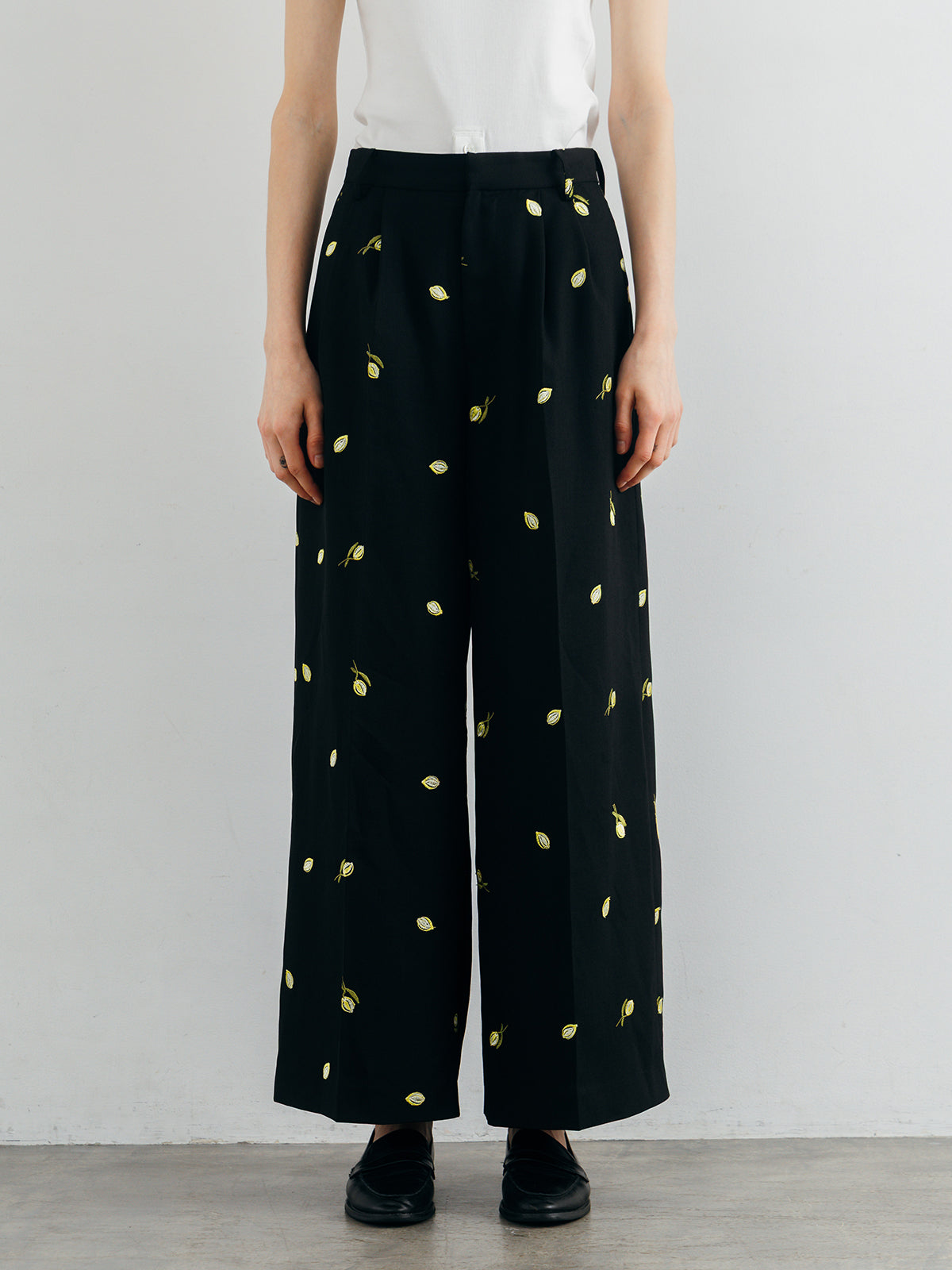 MOTIF EMBROIDERY PANTS