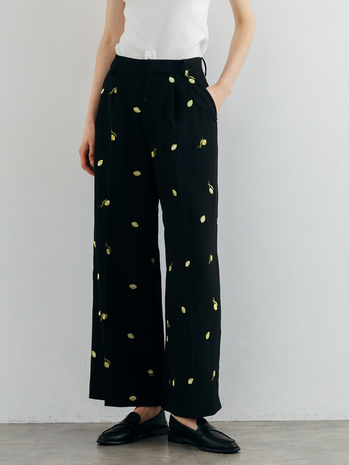 MOTIF EMBROIDERY PANTS