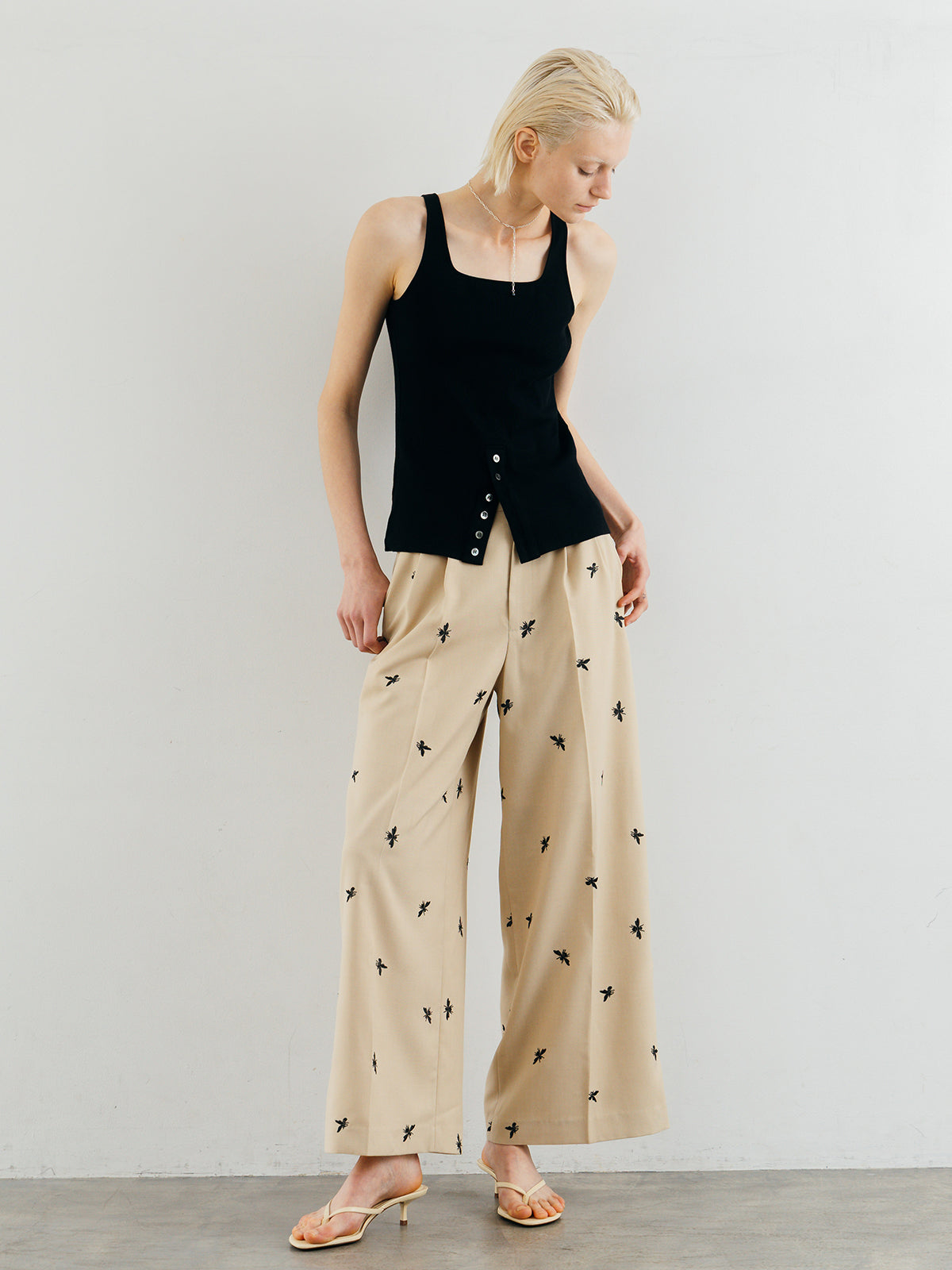 MOTIF EMBROIDERY PANTS