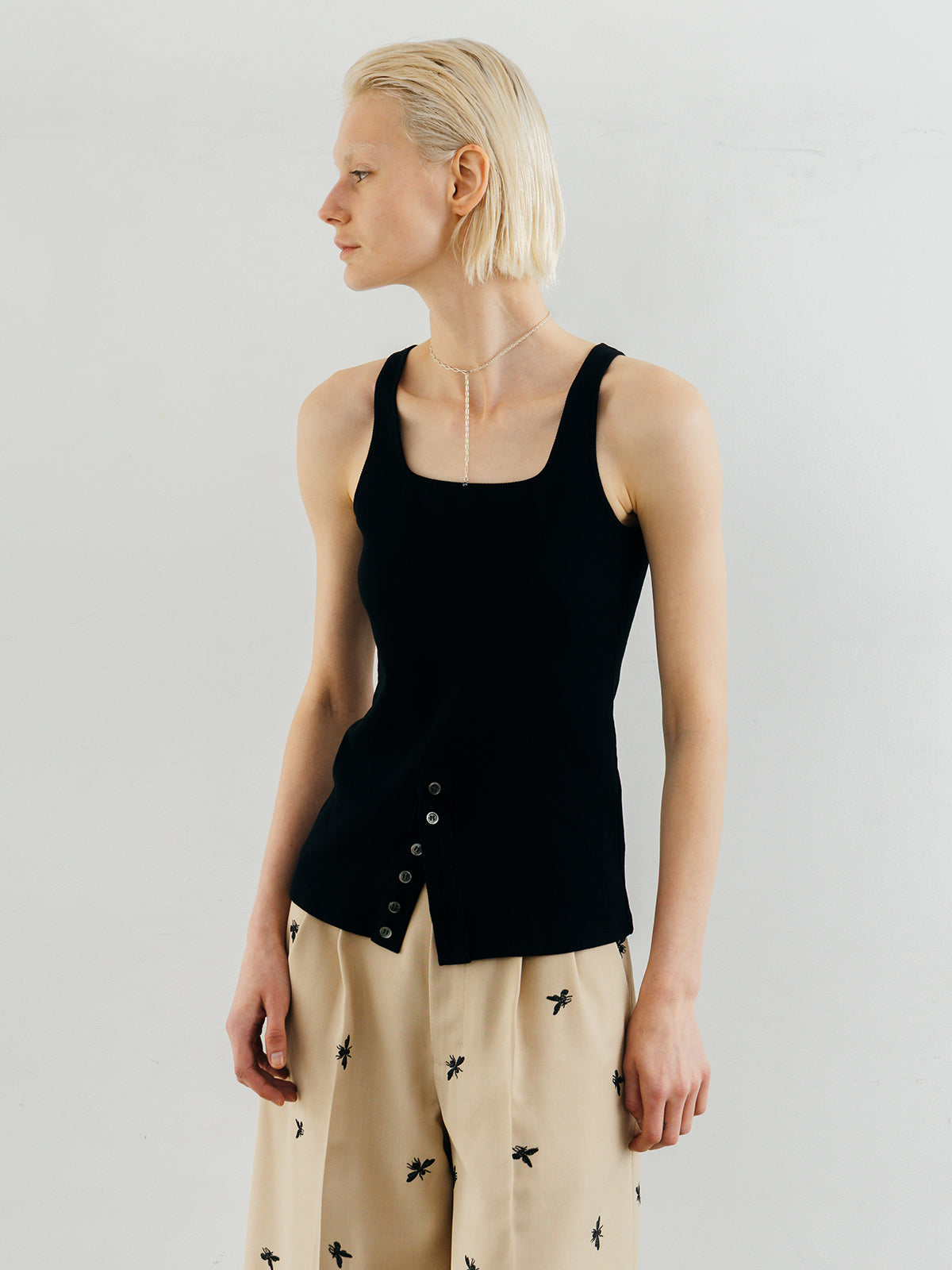 CUT TANK TOP