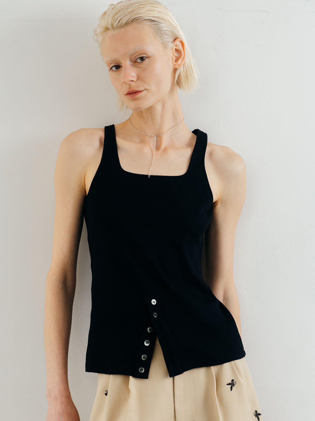 CUT TANK TOP
