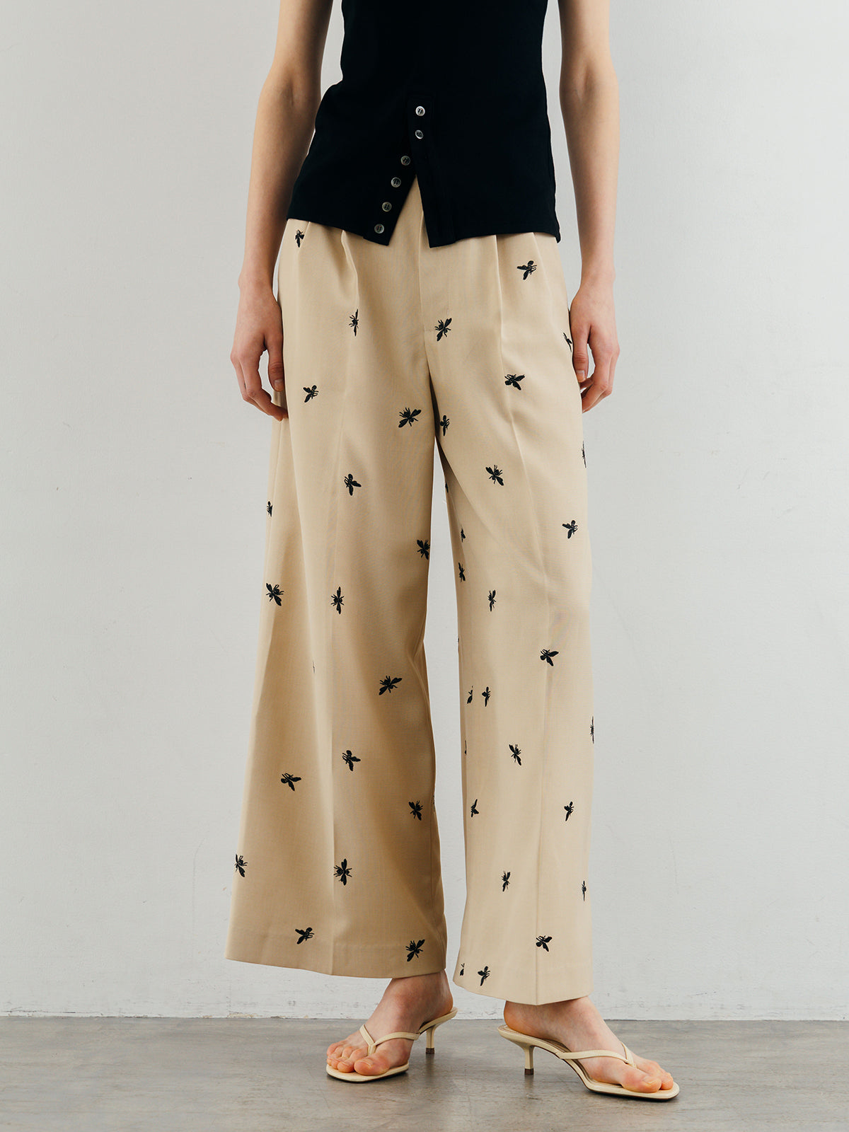 MOTIF EMBROIDERY PANTS