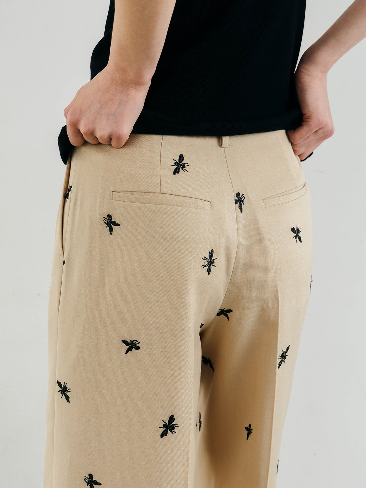 MOTIF EMBROIDERY PANTS
