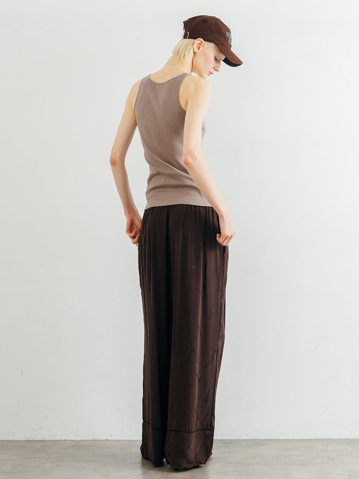 CUT TANK TOP