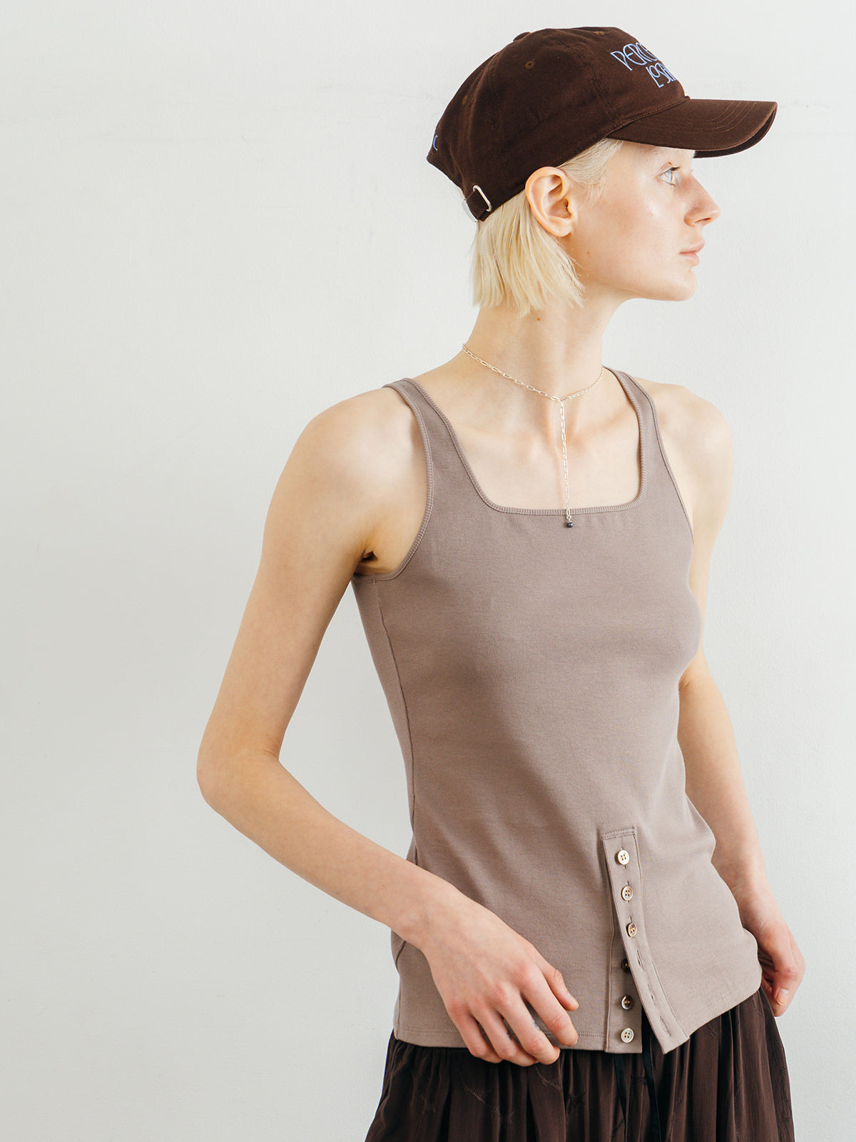 CUT TANK TOP