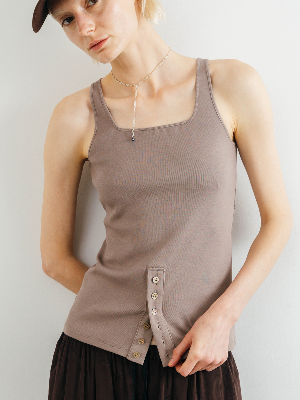 CUT TANK TOP