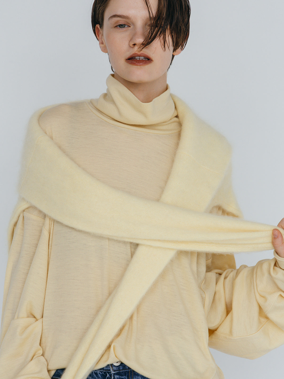 FINE WOOL OVER HIGH NECK TOPS