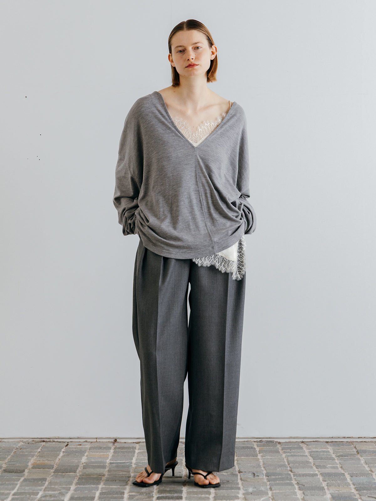 SUPER 120s FINE WOOL V NECK KNIT