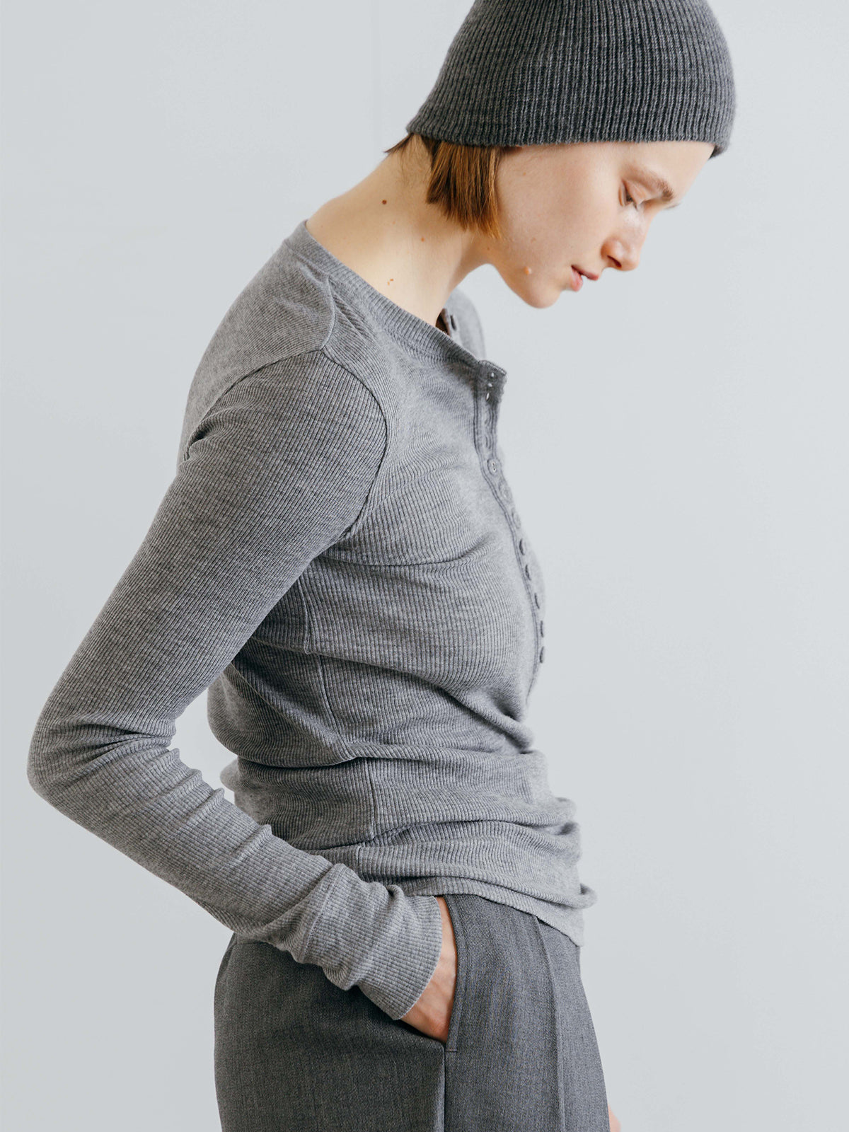 HENLY NECK LONG SLEEVE TEE