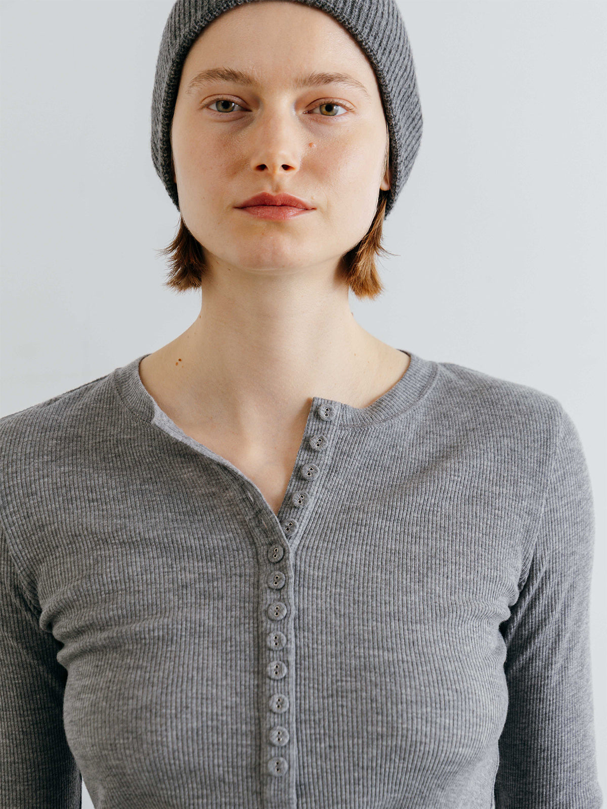 HENLY NECK LONG SLEEVE TEE