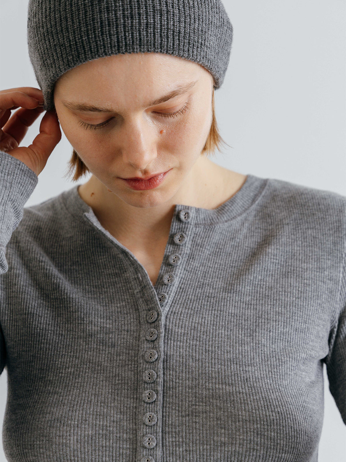 HENLY NECK LONG SLEEVE TEE