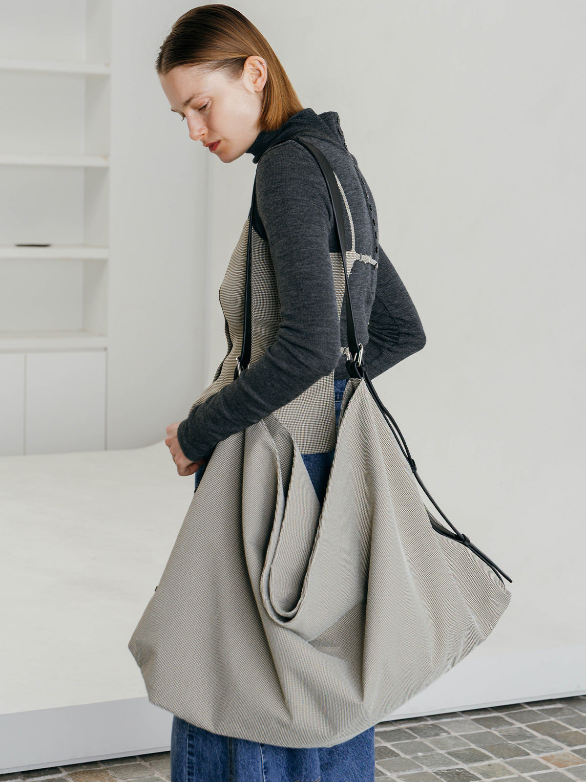 CHECK JQ MESSENGER BAG