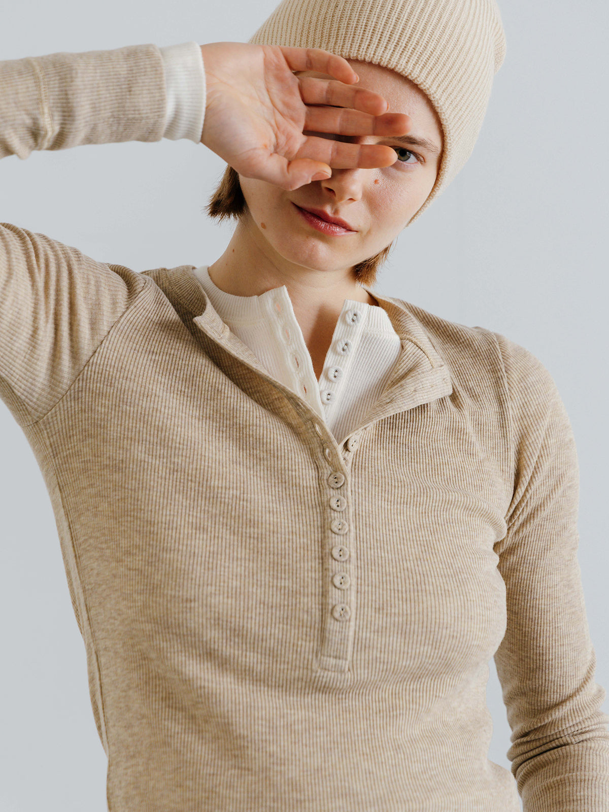 HENLY NECK LONG SLEEVE TEE