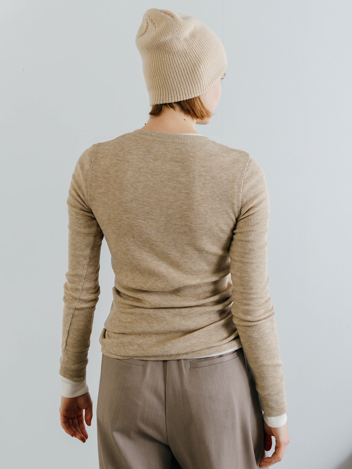 HENLY NECK LONG SLEEVE TEE
