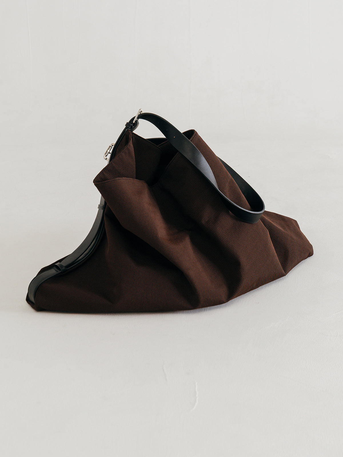 CHECK JQ MESSENGER BAG