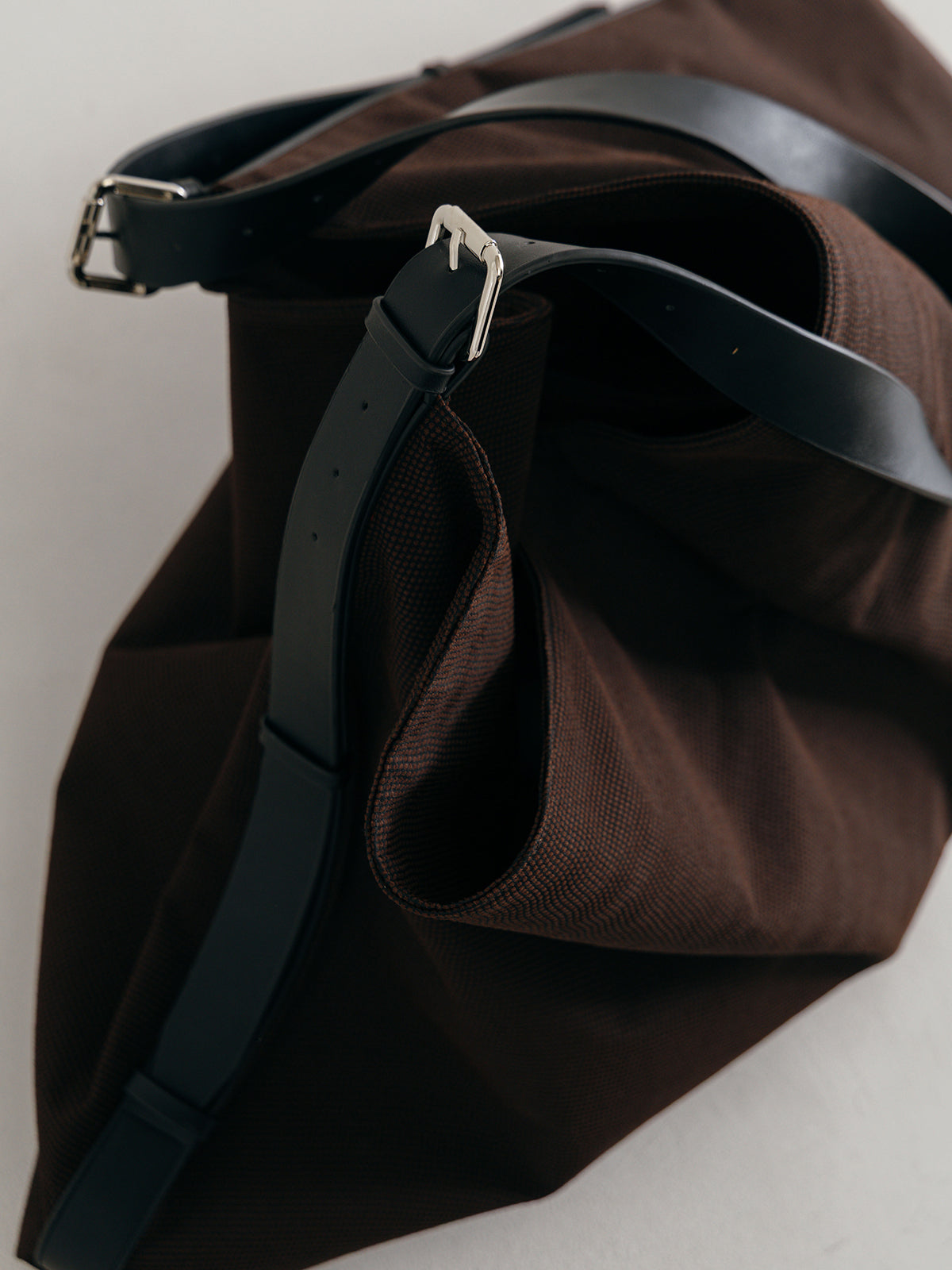 CHECK JQ MESSENGER BAG