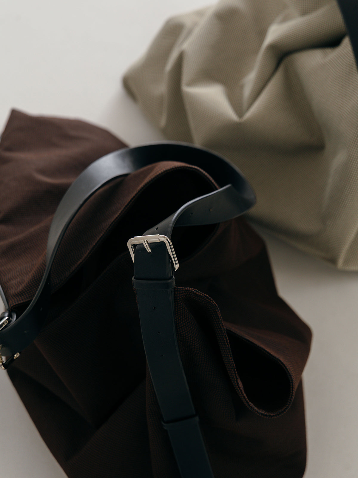 CHECK JQ MESSENGER BAG