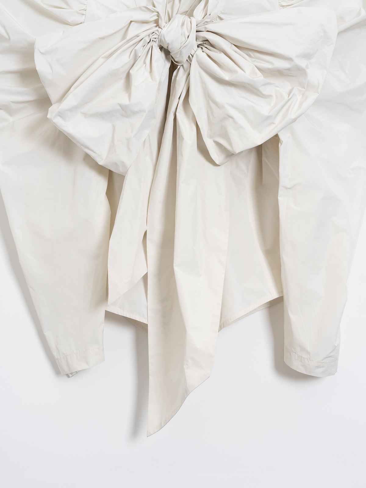 Petal ribbon blouse